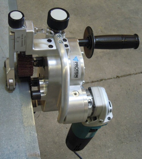 Portable machine for plate polishing